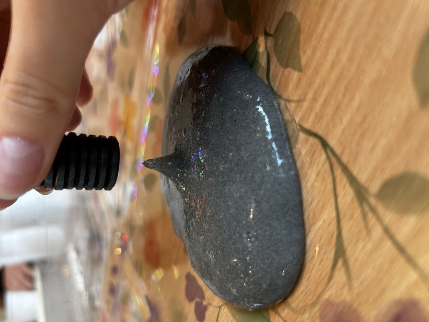 Eksperyment z magnetycznym slime'em